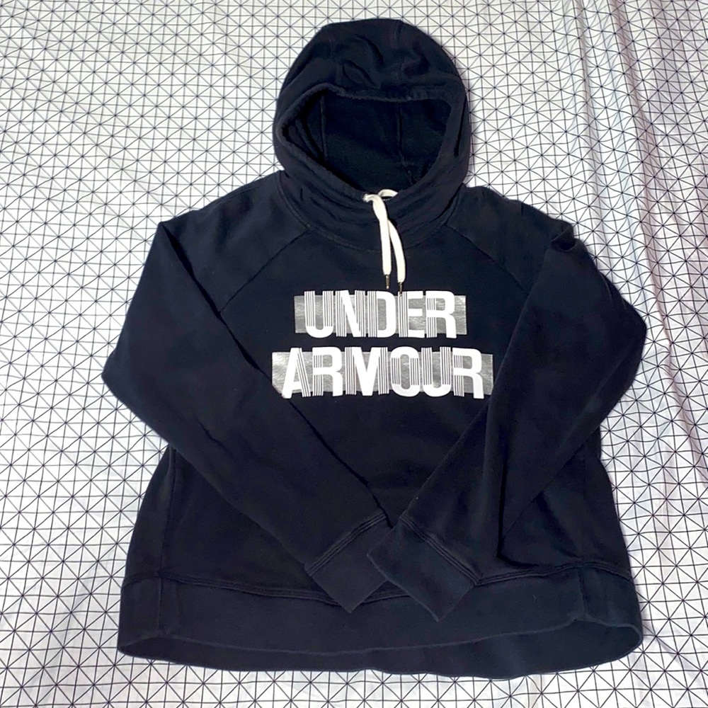 Medium Under Armour High Neck Sweatshirt.